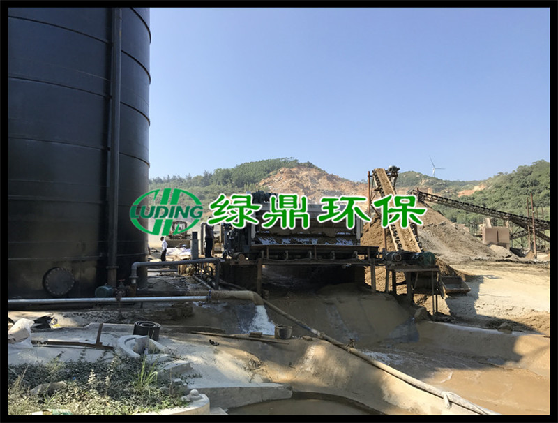 福建洗沙泥漿帶式壓濾機安裝現場 1