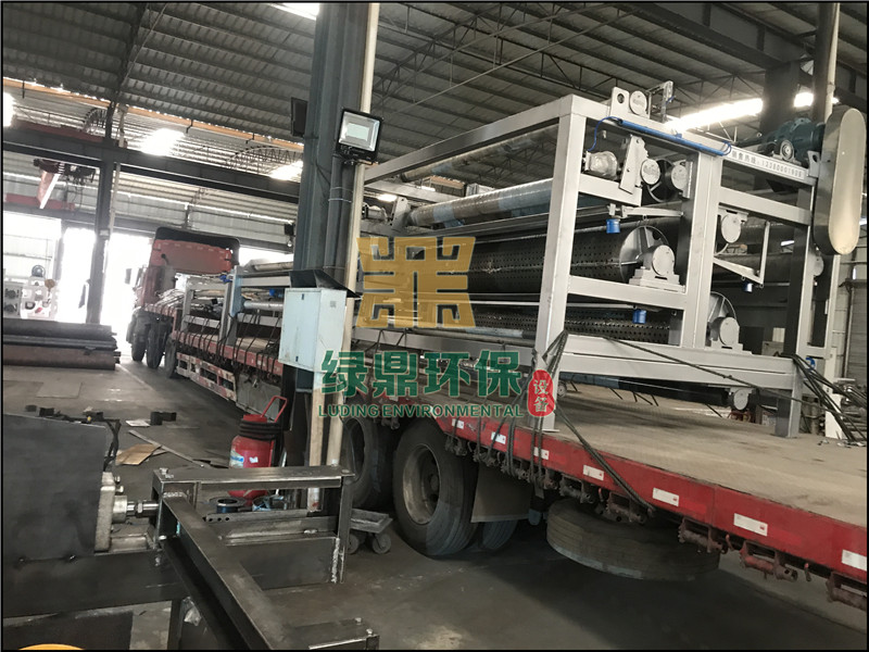 帶式壓濾機發往鉆井廢泥漿處理工程 3