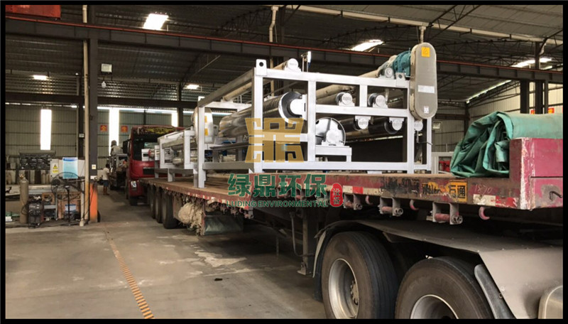 帶式壓濾機發往鉆井廢棄泥漿處理工程 1