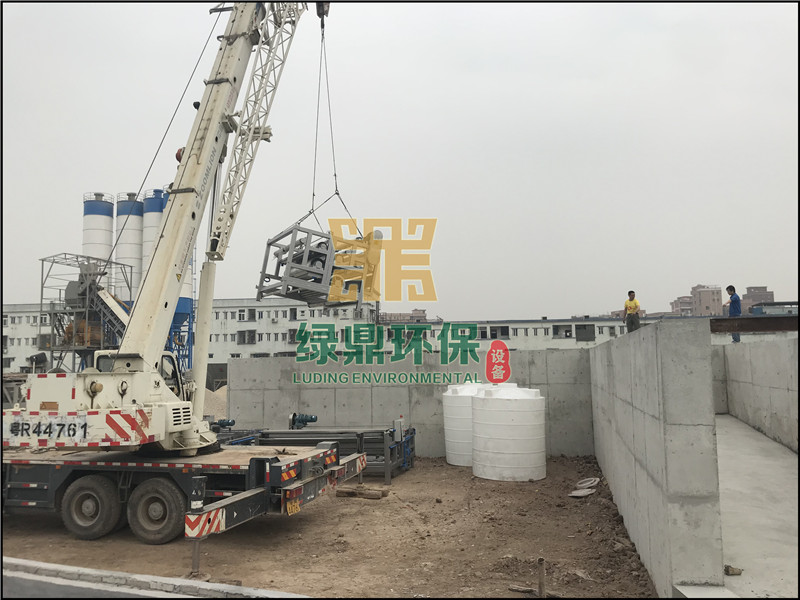 帶式壓濾機發往鉆井廢棄泥漿硏屑處理工程 1