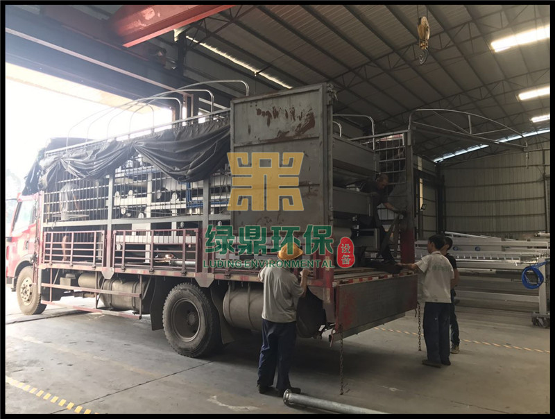 帶式壓濾機發(fā)往鉆井廢棄泥漿水處理工程 2