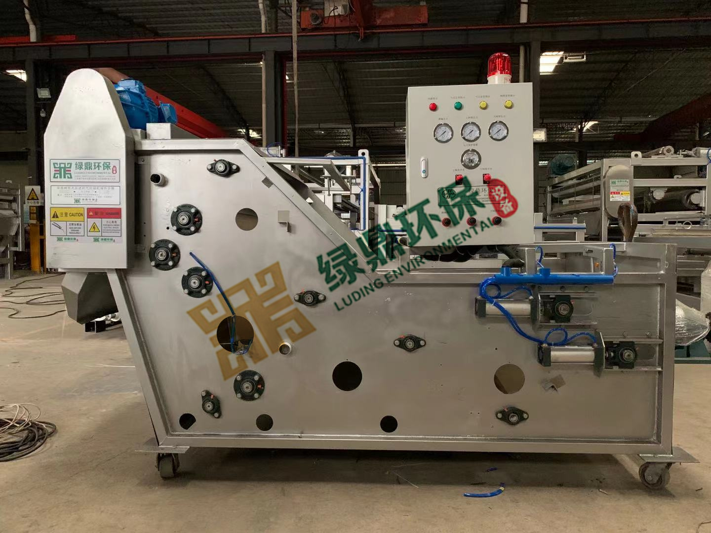 標(biāo)準(zhǔn)緊湊款帶式壓濾機(jī)工廠污泥處理設(shè)備